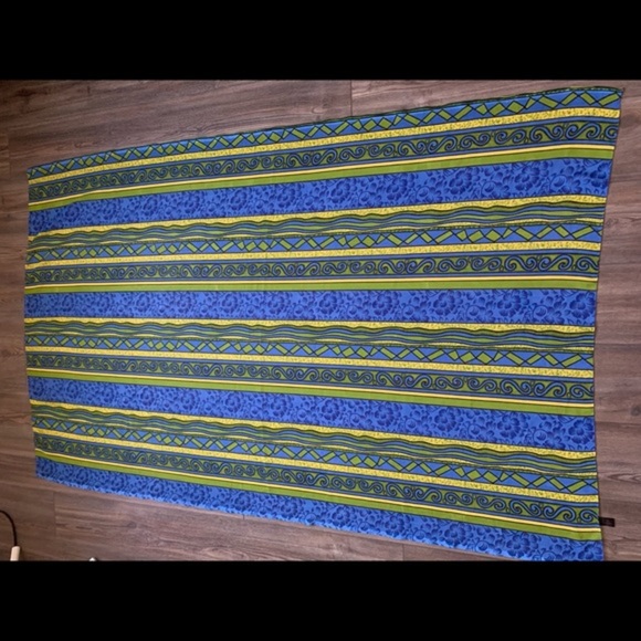 Sarong - Picture 1 of 6